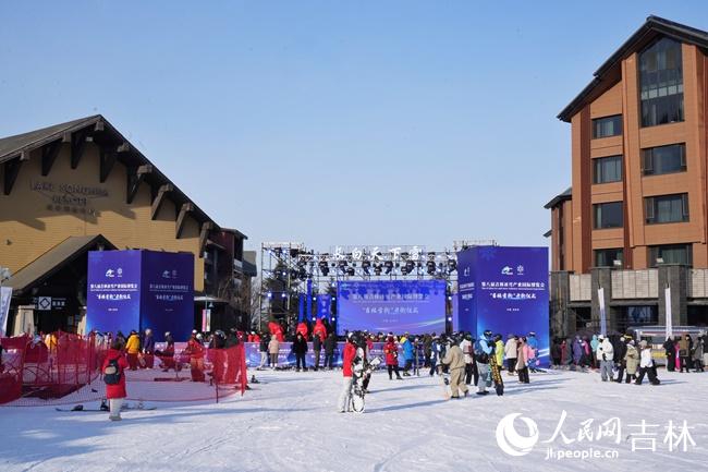 19日，第八届吉林冰雪产业国际博览会五大会场同步开街。人民网记者 李洋摄