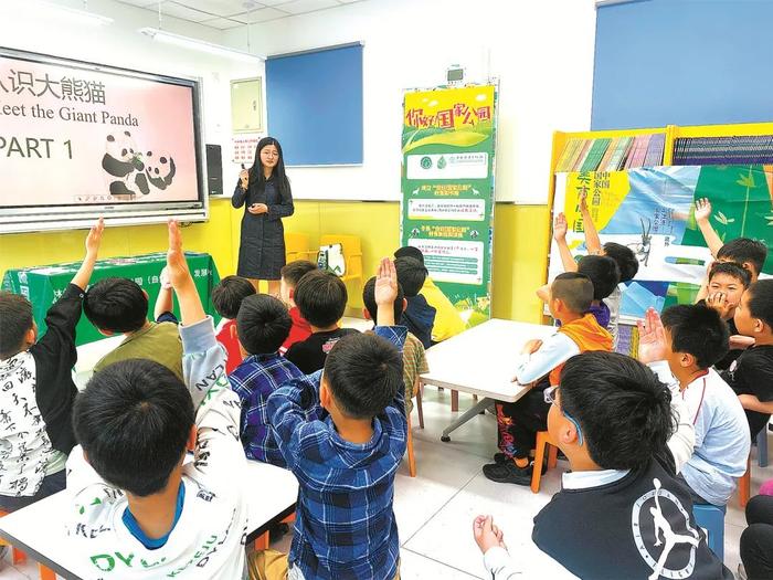 在北京东城区鸦儿胡同小学举办科普活动，以多种形式普及国家公园知识与理念。