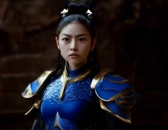 AI生成的视频人物的眼睛、嘴部等细节都不太自然（图源：open-sora模型生成）