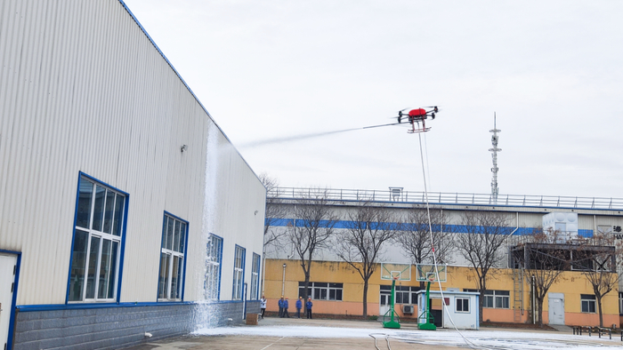 高空无人机灭火消防车工作场景