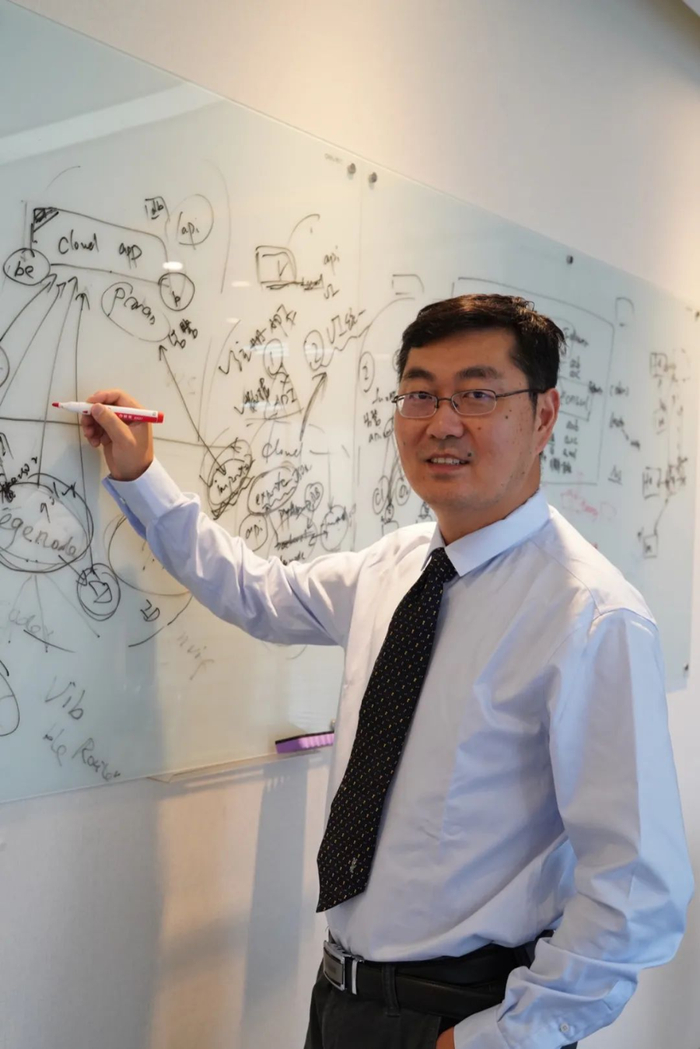 （加拿大工程院院士、IEEE Fellow、加拿大西蒙菲莎大学计算机学院终身教授刘江川，受访者供图）