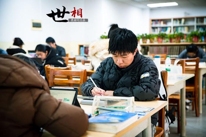 五莲县老干部大学编印书画集《莲山秋韵》