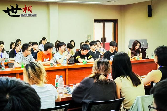日照市十七届人大二次会议胜利闭幕