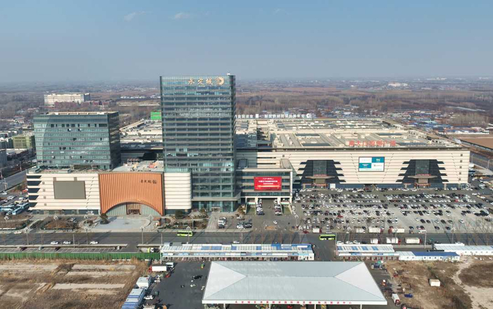 固安商贸城外景。吴迪摄