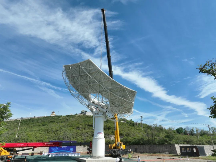 中国电科承建的我国实物贡献首批SKA中频天线结构发运南非现场