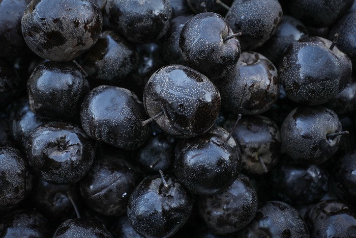 沈阳小河沿早市出售的冻梨。新华社记者 潘昱龙 摄