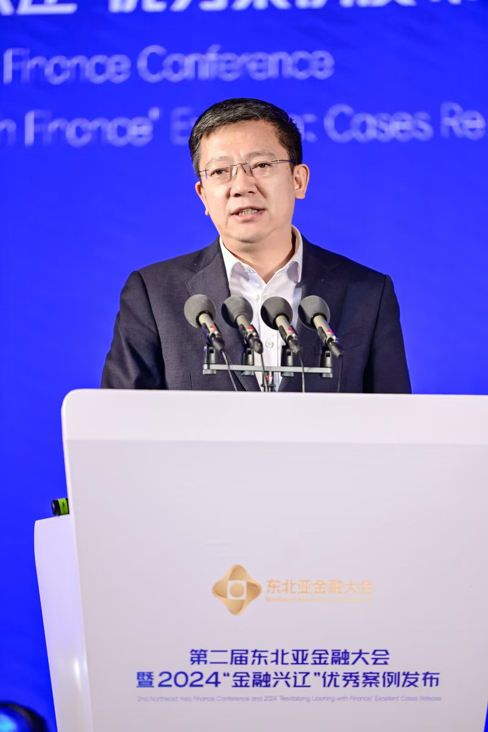 　　图为沈河区人民政府区长、沈阳金融商贸开发区管委会主任石国琦进行推介