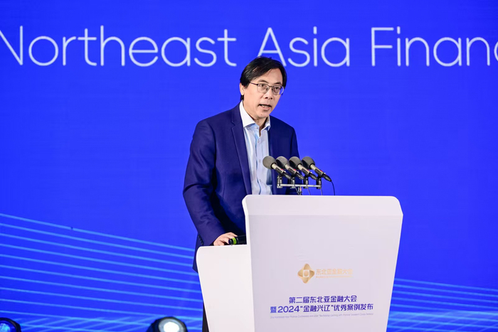 图为中国经济信息社总裁曹文忠致辞