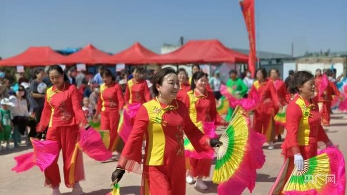 民生集市文艺演出（央广网发 戈浩宇 摄）