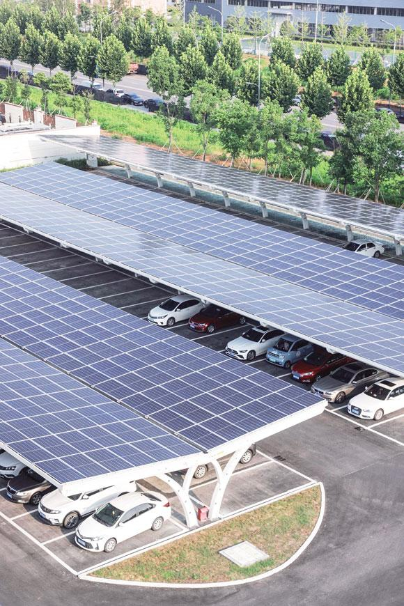 新奥能源在某低碳工厂项目中建设的光储充一体化车棚
