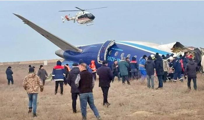 阿塞拜疆航空坠机事故现场多角度画面浮现 已找到二十余名幸存者