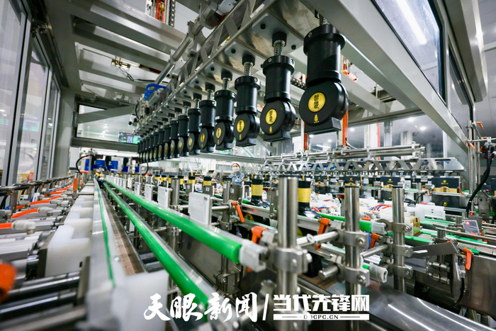 贵州习水经开区习酒集团“5G智慧仓储+数字化工厂”生产现场（ 企业供图）