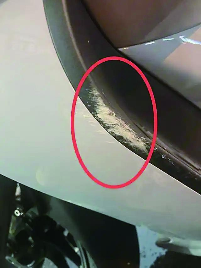     摩托车在运输中受损 受访者供图