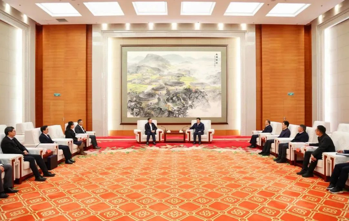 龙岩市委书记余红胜会见广药集团党委书记、董事长李小军（图片及部分内容来源：闽西日报）