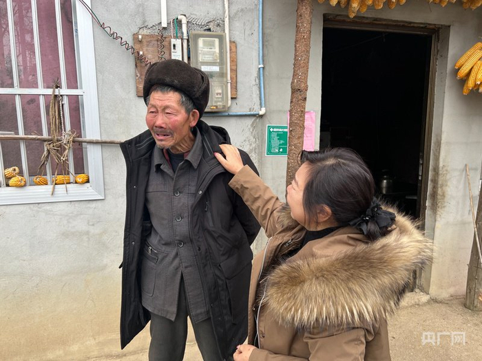 面对分别，牟丙刚老人十分失落