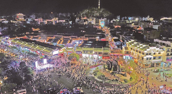 烟火气升腾，古城人气渐起。