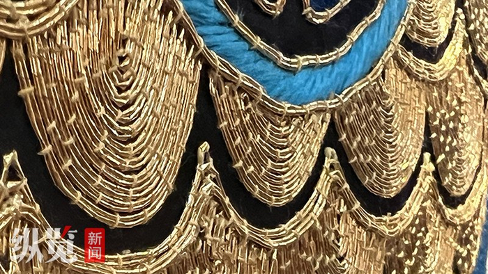 韩永祉制作的戏装腰间缝线细节。李见/摄