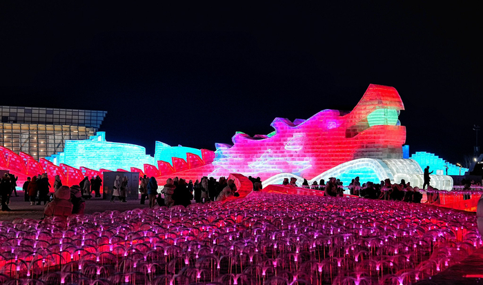 活灵活现的冰雕龙