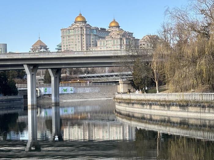 12月26日，东便门桥附近的滨河路风景。新京报记者 赵利新 摄