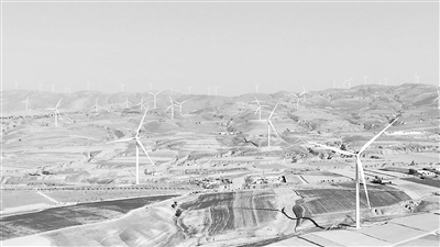 图为定边县一处风电场。  白泓渊摄