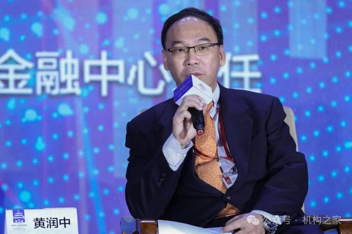 注：上图为银行业协会原秘书长黄润中。