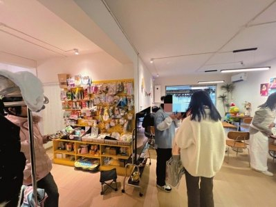 鸟咖内还售卖鸟粮等产品。