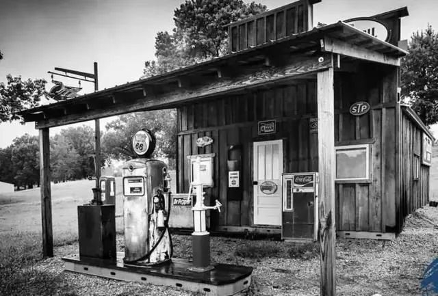 世界上最早的加油站