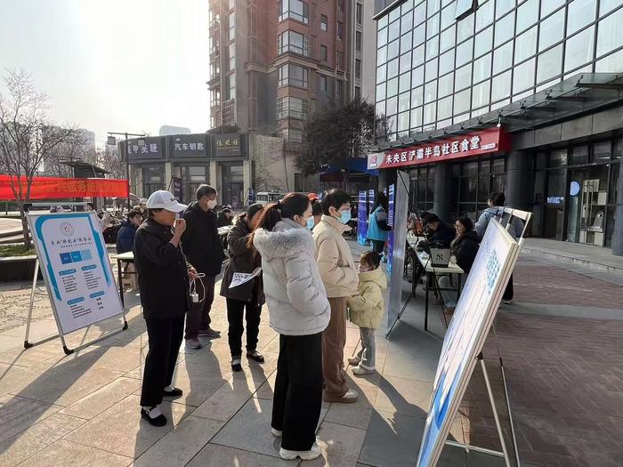 12月25日，未央区辛家庙街道浐灞半岛社区招聘会（央广网发 田甜 摄）