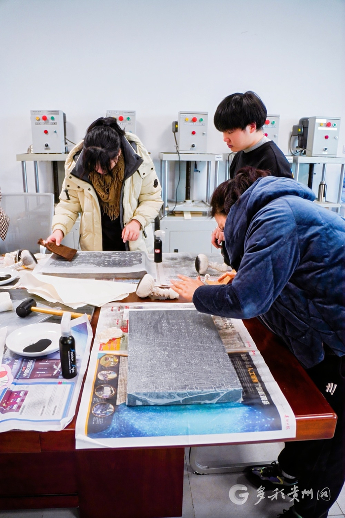 读者体验"黄小西吃晚饭"贵州六大景点传统碑拓