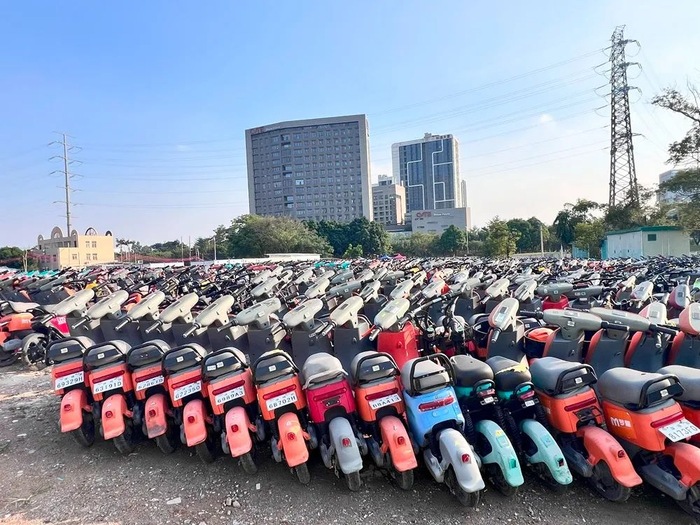广州黄埔区被收缴的共享电动车，部分挂有深圳车牌 图片来源：每经记者 黄婉银 摄