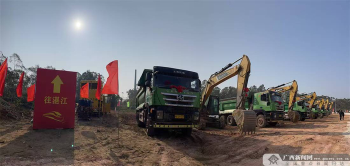 图为开工仪式现场。