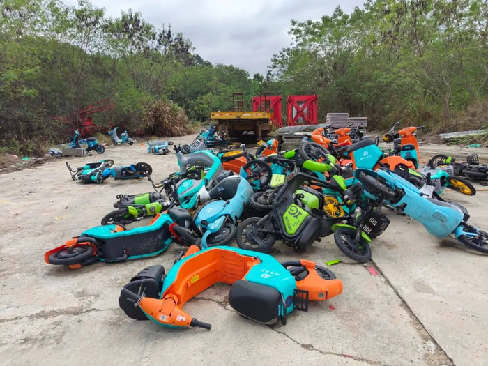 深圳部九窝扣车场附近被扣押的共享电单车 图片来源：每经记者 陈浩 摄