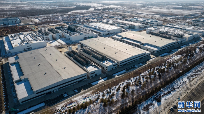 这是12月17日拍摄的呼和浩特市和林格尔新区内的中国移动呼和浩特数据中心（无人机照片）。新华社记者 李志鹏 摄