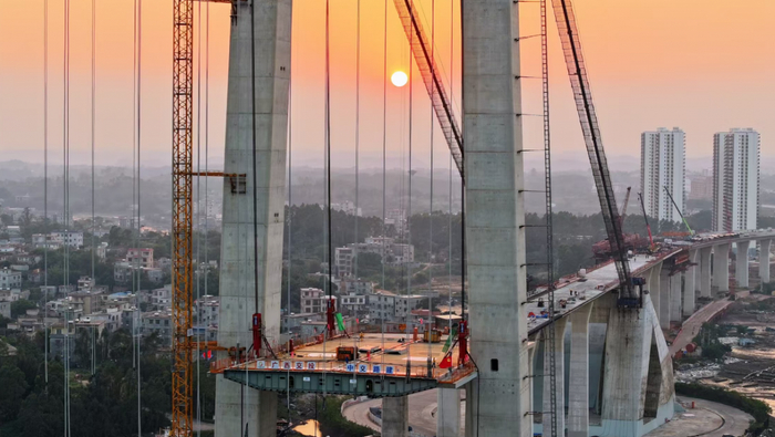 ▲龙门大桥施工现场。