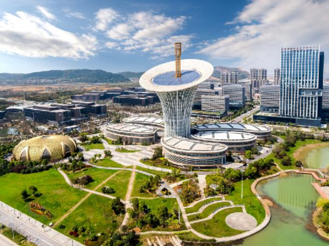 图为光谷标志性建筑"马蹄莲".