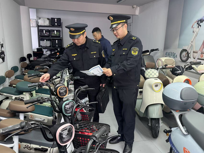 普陀区市场监管局开展电动自行车专项检查。