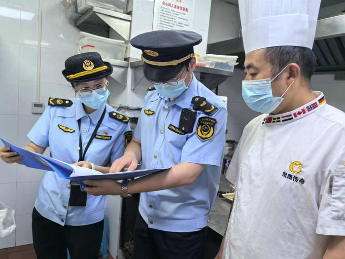 金山区市场监管局开展食品安全检查。