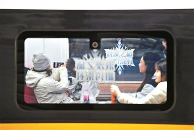 旅客乘坐G7831次列车