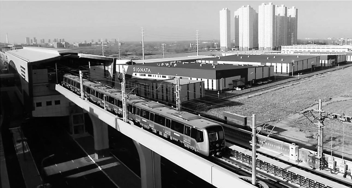 12月30日上午，沈阳地铁3号线通车，中德大街站，一列地铁载乘客通过。本报记者 曲直 摄