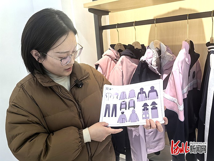 设计师赵美萍介绍设计思路 侯艳宁/摄