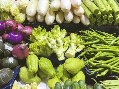 　　儿菜的主干部分就是“妈”，四周的嫩芽就是“儿”。　　杨博摄