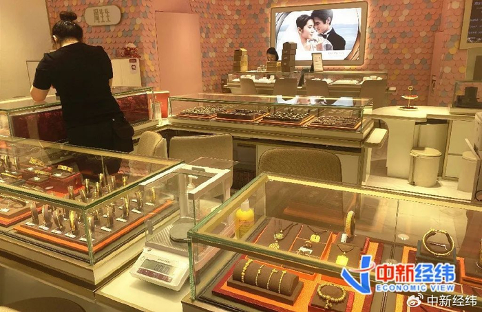 ▲黄金珠宝品牌柜台。中新经纬李自曼摄