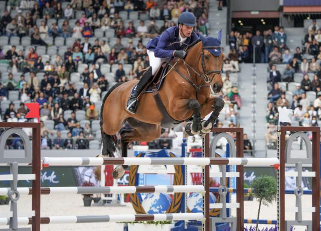 2024上海浪琴环球马术冠军赛在上海久事国际马术中心华丽上演。 海沙尔 摄