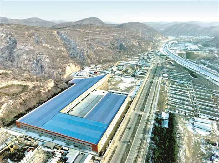 正在建设的装备制造和汽车改装厂。