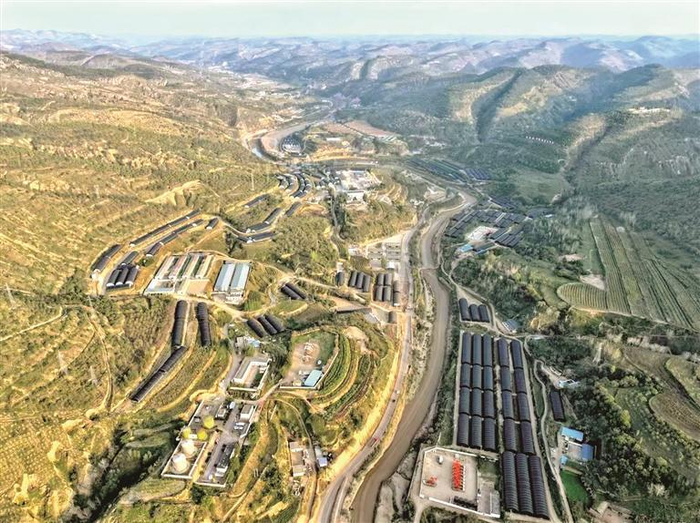 位于铁边城镇的食用菌生产基地。