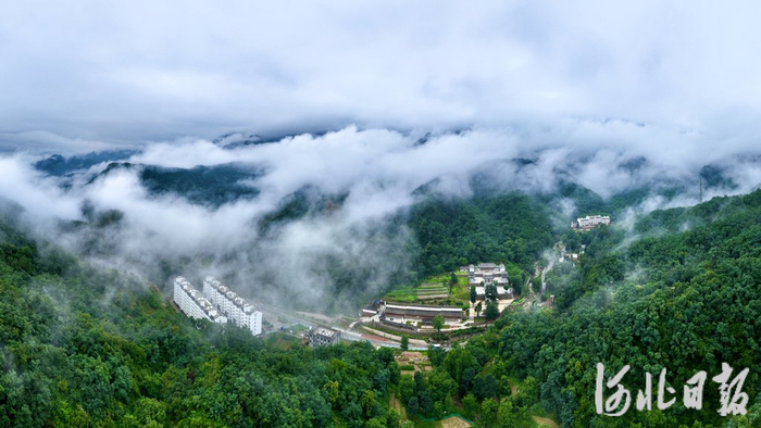 夏日雨后的车谷砣村，风光秀美。（河北日报资料片）安宁摄