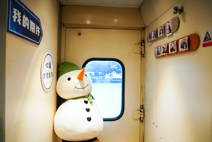 列车上的旅拍主题场景（央广网发  李煜  摄）