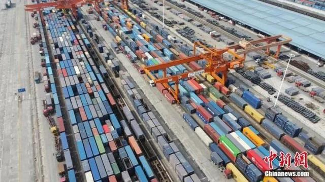 资料图：中欧班列（成渝）中国重庆—德国杜伊斯堡发车。张旭 摄