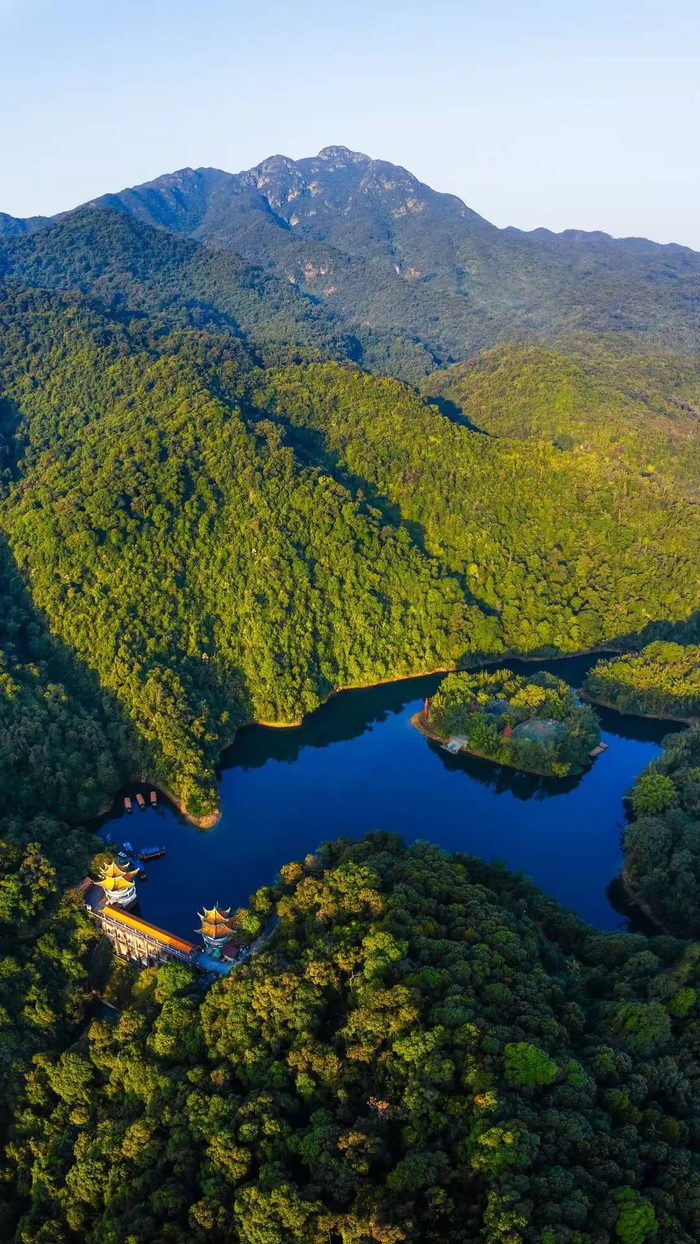 △左图：西江1号 摄；右图：肇庆市融媒体中心记者 吴勇强 摄