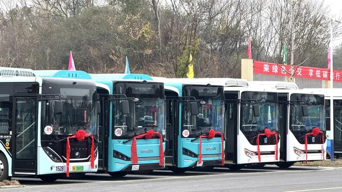 荆门中心城区更新新能源公交车。资料图